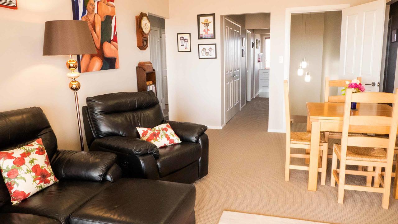 Rezare House Bed & Breakfast ウォラルー エクステリア 写真
