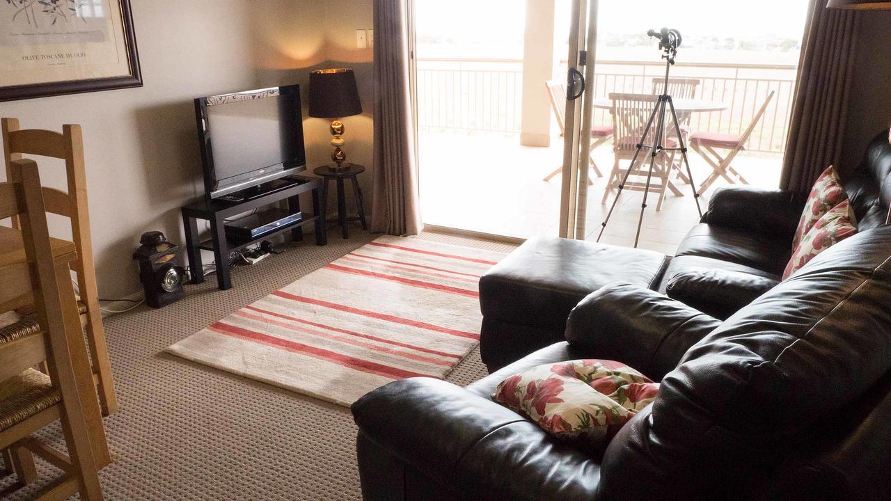 Rezare House Bed & Breakfast ウォラルー エクステリア 写真