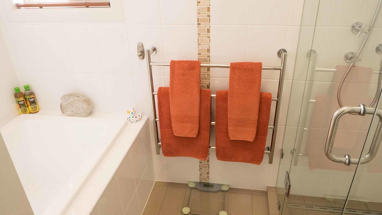 Rezare House Bed & Breakfast ウォラルー エクステリア 写真