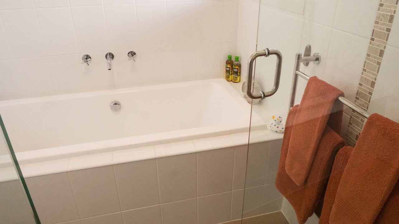 Rezare House Bed & Breakfast ウォラルー エクステリア 写真