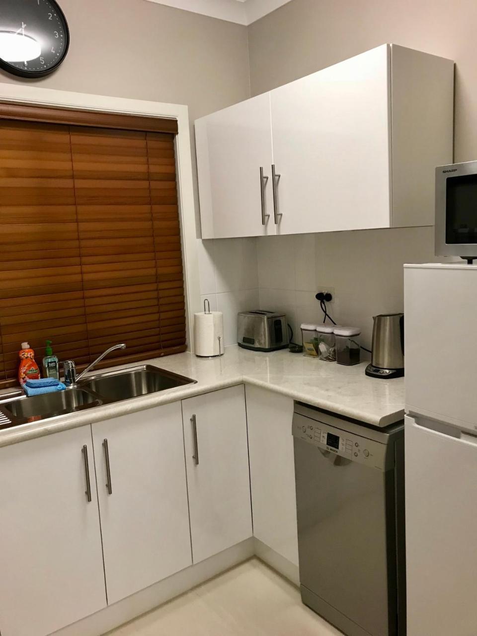 Rezare House Bed & Breakfast ウォラルー エクステリア 写真