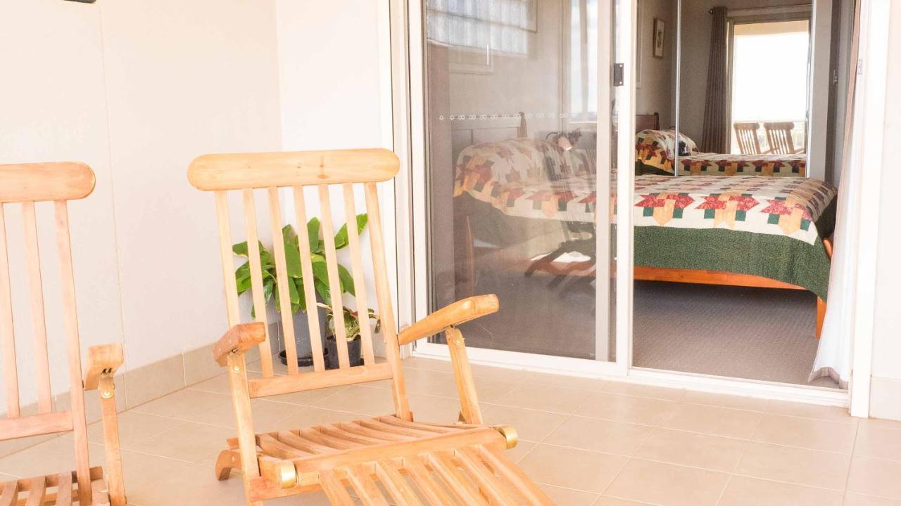 Rezare House Bed & Breakfast ウォラルー エクステリア 写真
