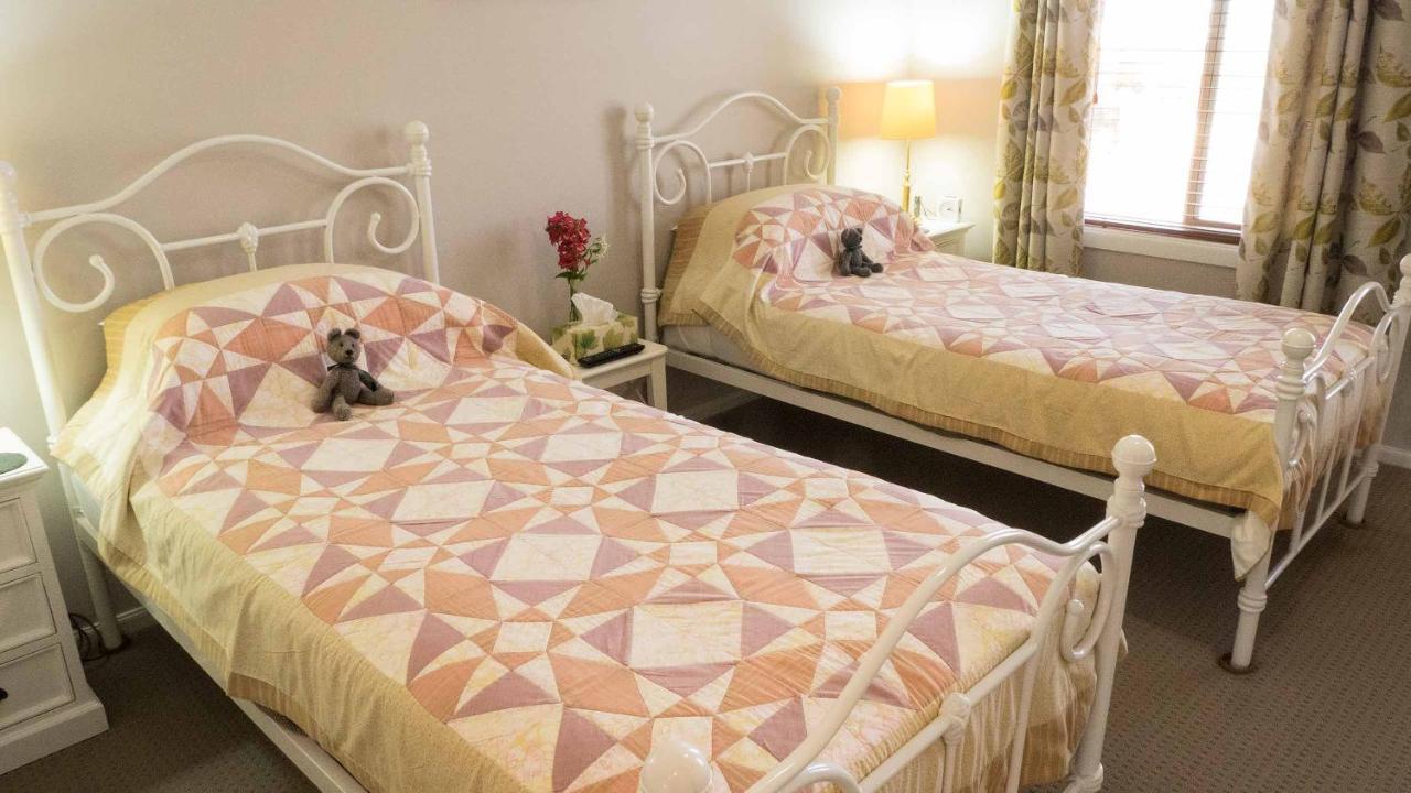 Rezare House Bed & Breakfast ウォラルー エクステリア 写真